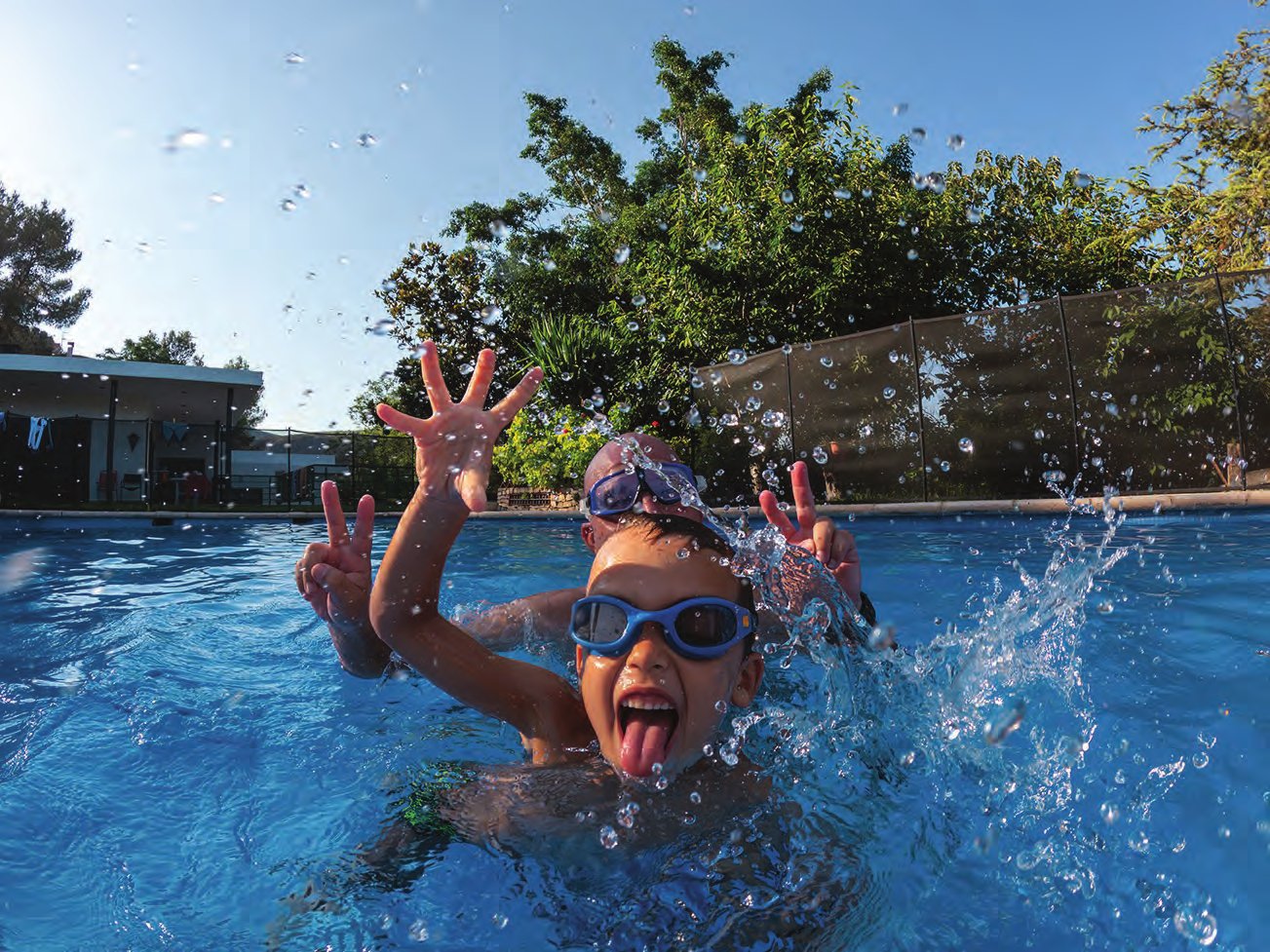 Kids having fun at Mission Ridge pool